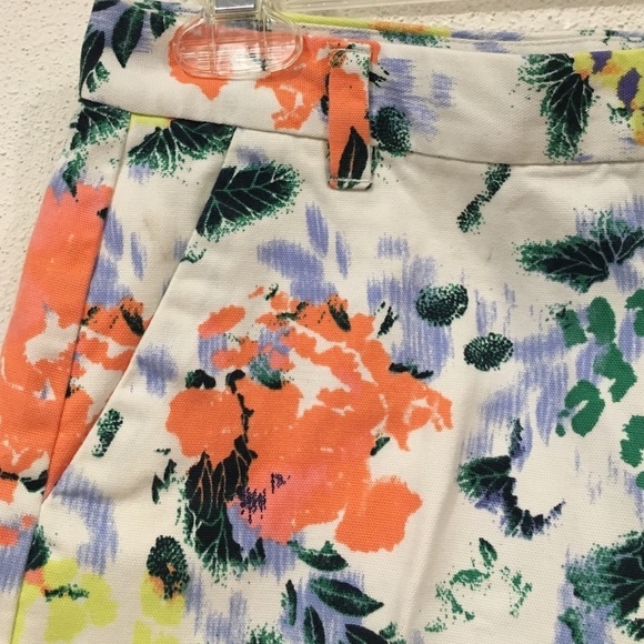 Gap Floral Shorts Size 0 VGUC - Picture 2 of 3